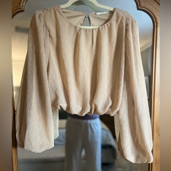 Stylish Beige Blouse with Flowing Sleeves - Picture 3 of 5